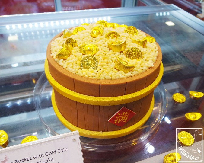 Rice Bucket with Gold Coin Bucket Cake (S$108)